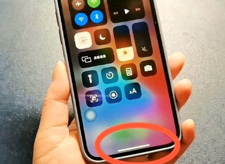 光泽苹光泽果维修站分享如何使用iPhone下方横线进行应用切换